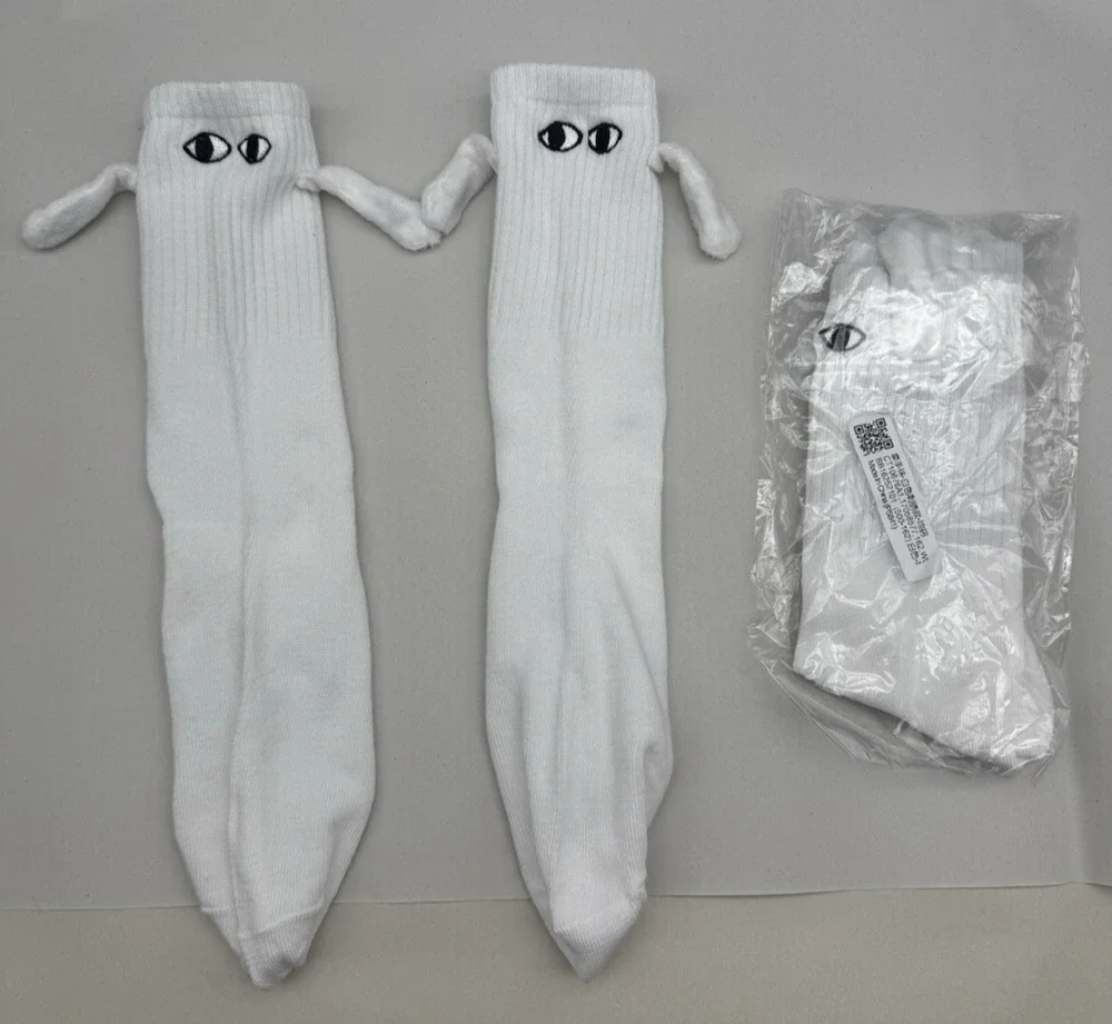2 Pair Magnetic Holding Hands Socks Funny Couple Gifts White Adult Size *READ..